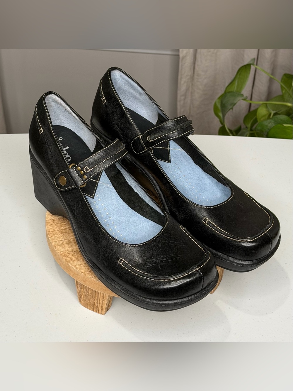 Indigo by Clarks Women’s Black Leather Mary Jane Wedge Heel Buckle US 8 M